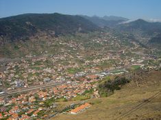 주거 및 상업용으로 집중적으로 사용되는 마시쿠 계곡. 구릉지로 뻗어 있다.