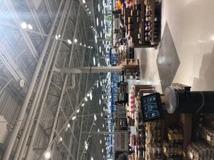 2019년 트래버스 시티 매장 내부. 이 매장은 이후 리모델링되었다.