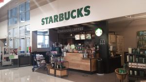 2000년 일리노이주 세인트찰스에 문을 연 메이어 내 스타벅스, 2021년