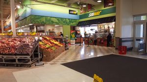 2017년 미시간주 스털링하이츠에 있는 메이어 내 서브웨이 레스토랑