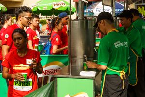 육상 경기에서 무료로 제공되는 마일로 음료