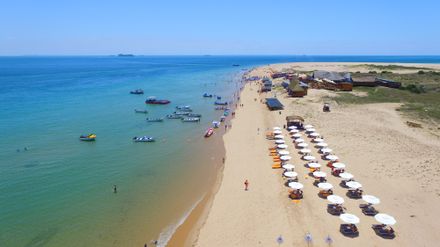 포르투갈 섬의 항공 사진. 마푸투에서 10km 떨어진 작은 무인도이다. 이 섬은 이 지역의 인기 있는 관광지이다.