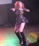 살바도르가 2014년 토론토 콘서트에서 공연