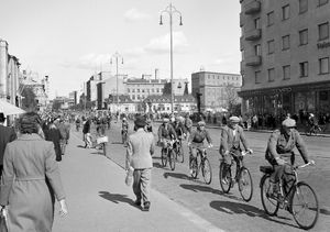 1940년 6월 막간의 평화 기간 동안 탐페레의 Hämeenkatu 거리 교통