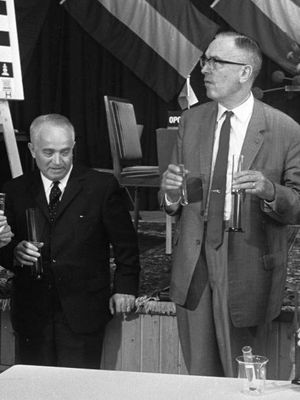 플로르 (왼쪽)와 오이베, 1969