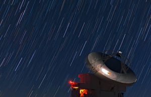 아타카마 패스파인더 실험(APEX)은 막스 플랑크 전파 천문학 연구소, 온살라 우주 관측소, 유럽 남방 천문대(ESO)의 협력 사업이다.