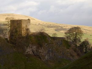 페버릴 성(Peveril Castle) in 더비셔(Derbyshire), 1157년 맬컴 4세가 헨리 2세에게 경의를 표한 곳