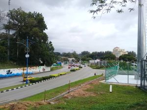 포트 딕슨 근처, 느그리슴빌란