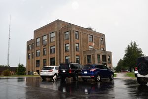 세인트 이그나스에 있는 매키낵군 법원