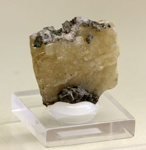 Mineralogical Museum에 전시된 매틀로카이트 표본, 본