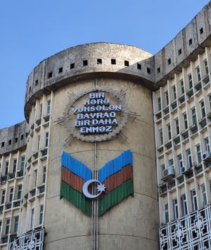 "한 번 게양된 깃발은 결코 내려오지 않을 것이다!"