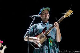 시애틀의 파라마운트 극장에서 공연하는 맥 드마코(2013년)