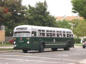 1956년에 제작된 맥 C-49-DT 버스