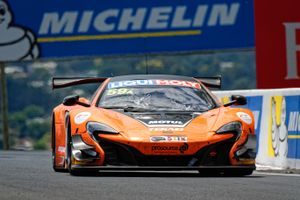 2016 리퀴 몰리 바서스트 12시간 레이스에서 우승한 맥라렌 650S GT3