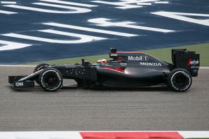 예비 드라이버 스토펠 반도른은 2016년 바레인 그랑프리에서 부상당한 알론소를 대신했다. 그는 레이스에서 첫 F1 포인트를 얻었다.