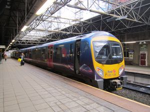 TransPennine Express 185형 열차가 4번 플랫폼에 정차해 있는 모습.