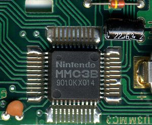 MMC3 칩, 슈퍼 마리오브라더스 3 등을 포함하는 PCB에 납땜됨