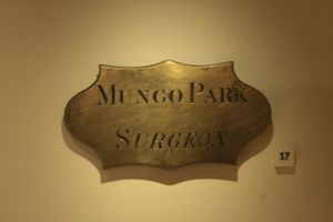 스코틀랜드 국립 박물관, 페블스에 있는 멍고 파크의 문패