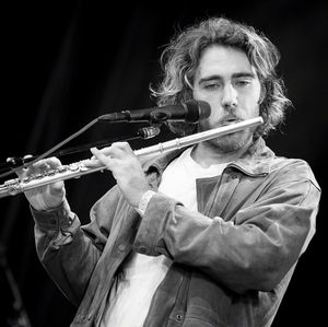 2016년 6월 오슬로의 피크닉 i 파르켄에서 공연하는 매튜 코비