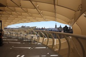 메트로폴 파라솔 상층부의 레스토랑과 전망대