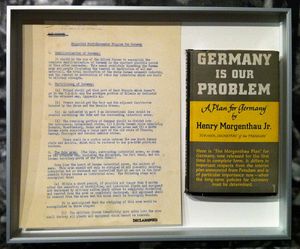 헨리 모건소의 1945년 저서인 《독일은 우리 문제》(Germany is Our Problem)와 모건소 플랜 비망록.
