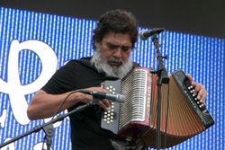 셀소 피냐는 열대 사운드의 혼합과 융합의 선구자였다.