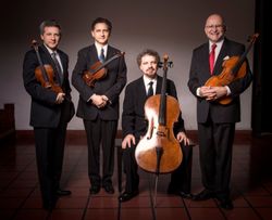 쿠아르테토 라티노아메리카노는 1981년 멕시코에서 결성된 유명한 현악 사중주이다.