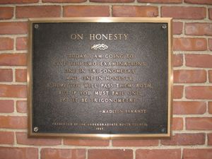 밴더빌트 대학교의 명예규율 현판.