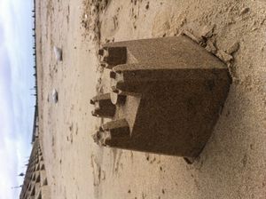 모양있는 양동이로 만든 간단한 모래성