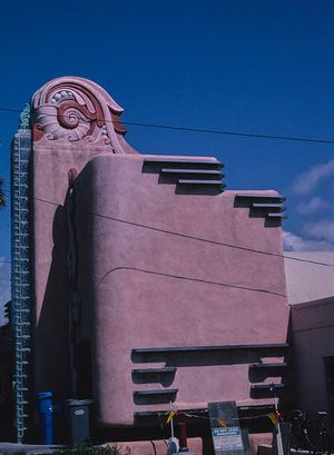 모로 베이의 골동품 가게