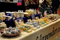 목욕 소금을 포함한 다양한 목욕 용품