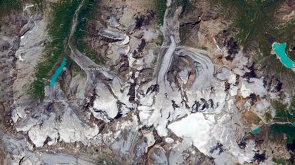 빙하 4개의 위성 사진.