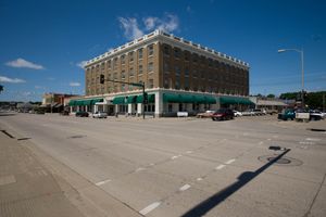 역사적인 루이스 앤드 클라크 호텔 (맨단)