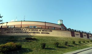 AAS 캠퍼스와 표지판