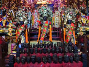 나타, 금타, 목타의 조각상