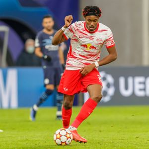 2021년 RB 라이프치히에서 활약하는 시마칸