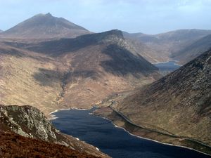 남쪽에서 본 사일런트 밸리 저수지와 벤 크롬 저수지