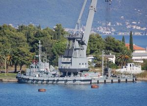 몬테네그로 해군의 부유식 크레인 LDI 18