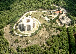 몬테성(Castel del Monte)의 조감도