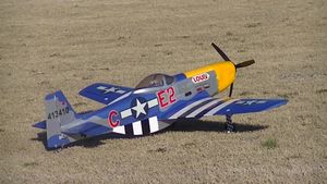 대형(~40인치 날개폭) 스케일 원격 제어 P-51 머스탱.