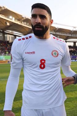 다이니가 2022년 레바논 축구 국가대표팀과 이란 축구 국가대표팀 경기에서 뛰는 모습