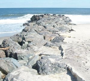 뉴저지주 시 브라이트 해변의 방파제.