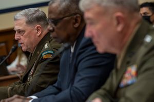 2021년 9월 29일 아프가니스탄 철수에 대해 의회에서 증언하는 합참의장 마크 밀리 대장, 로이드 오스틴 국방장관, 중부사령부 사령관 프랭크 맥켄지 장군