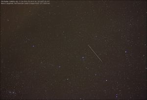 최초의 토파즈 위성으로 여겨지는 USA-215가 카시오페이아자리를 통과 중