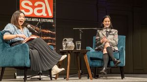 2023년 제인 박이 시애틀 예술 강연에서 미셸 조너를 인터뷰하다.