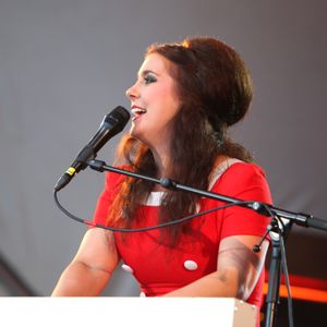 2009년 스톡홀름 프라이드 축제에서 공연하는 미스 리