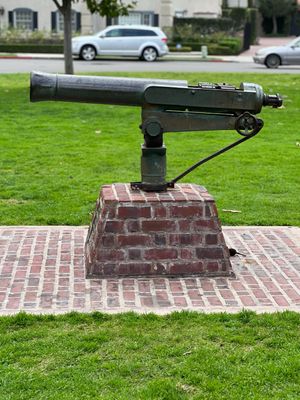 약 1850년 제작된 벨기에 미트라외즈, 미국 캘리포니아주 코로나도 스타 파크 전시