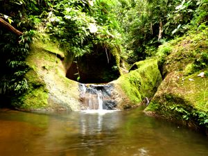 바리나스에 있는 많은 자연 우물 중 하나