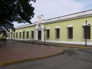 Palacio del Marques del Pumar, 1940년부터 2006년까지 주 정부, 입법 위원회 및 시의회 청사였다.