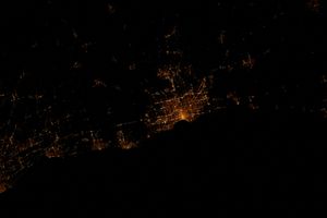 2012년 시카고 시간 오후 11시 23분 40초에 촬영된 워키건 사진. 국제 우주 정거장에서 원정 30 동안 촬영.